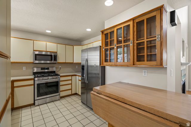 83 W 200 N, Centerville, UT 84014