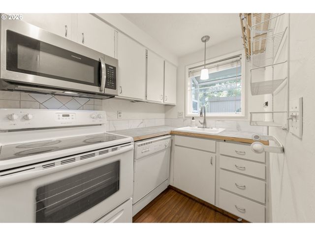1522 FETTERS Loop, Eugene, OR 97402