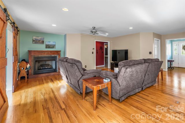 183 Greenlea Circle, Taylorsville, NC 28681