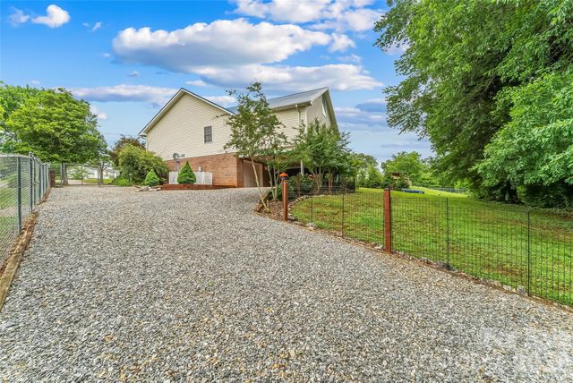 183 Greenlea Circle, Taylorsville, NC 28681