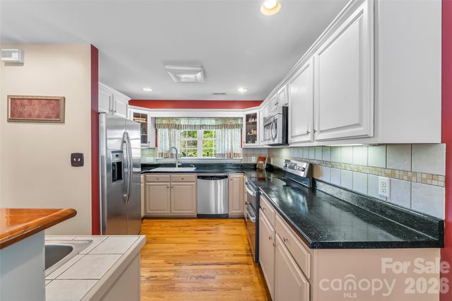 183 Greenlea Circle, Taylorsville, NC 28681