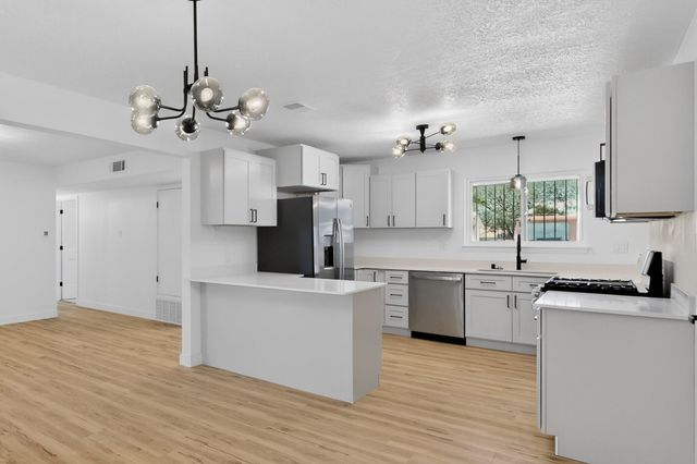 632 Jane Street NE, Albuquerque, NM 87123