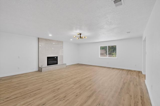 632 Jane Street NE, Albuquerque, NM 87123