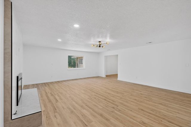 632 Jane Street NE, Albuquerque, NM 87123
