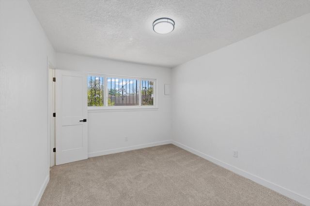 632 Jane Street NE, Albuquerque, NM 87123
