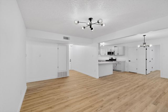 632 Jane Street NE, Albuquerque, NM 87123