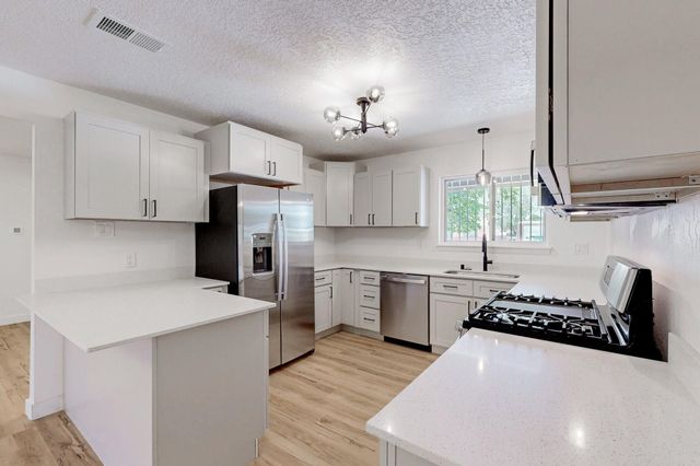 632 Jane Street NE, Albuquerque, NM 87123