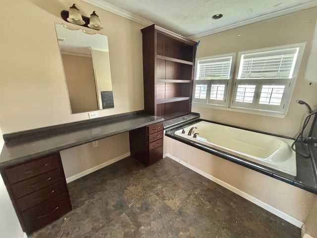 706 Catherine St, Lockport, LA 70374