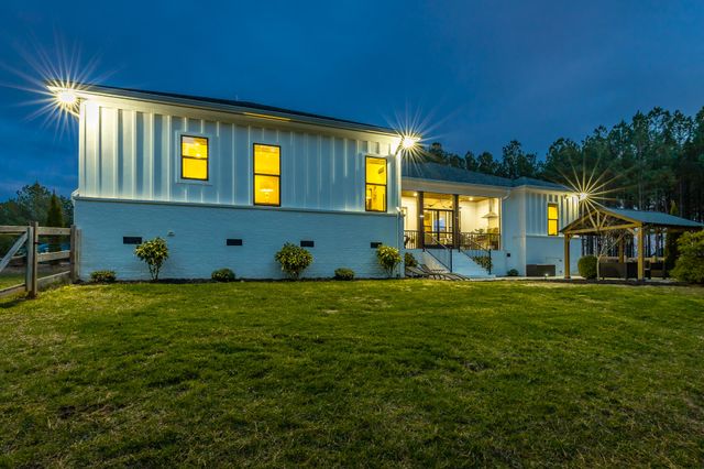 2275 River Bluffs Drive, Jasper, TN 37347