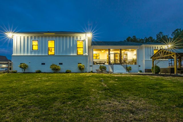 2275 River Bluffs Drive, Jasper, TN 37347