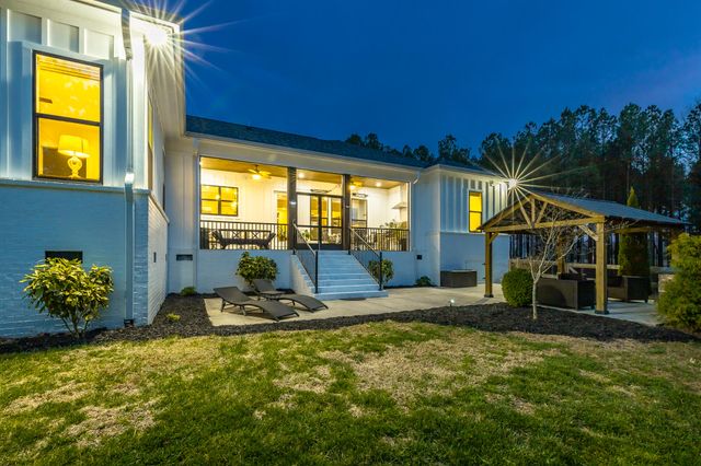 2275 River Bluffs Drive, Jasper, TN 37347