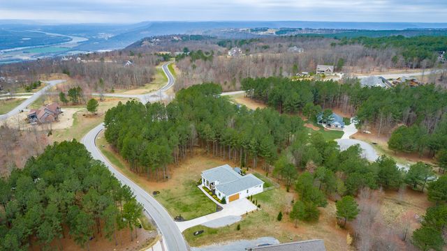 2275 River Bluffs Drive, Jasper, TN 37347