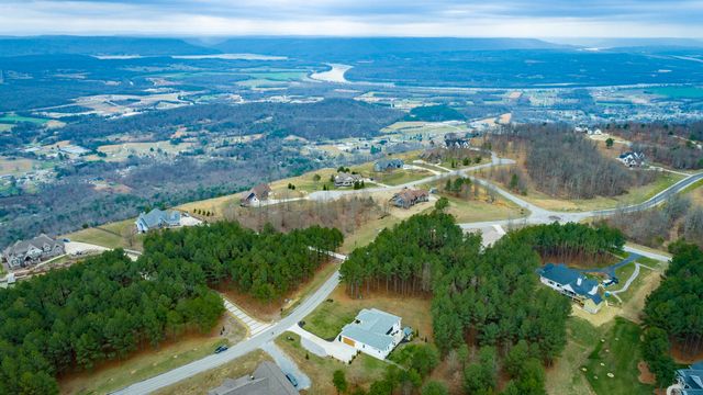 2275 River Bluffs Drive, Jasper, TN 37347