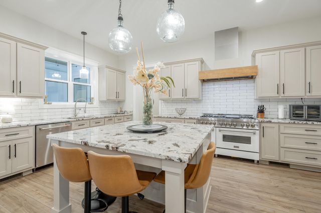 2275 River Bluffs Drive, Jasper, TN 37347