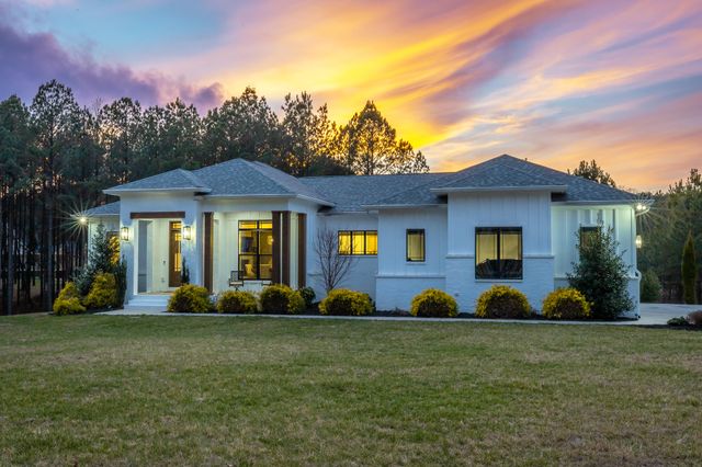 2275 River Bluffs Drive, Jasper, TN 37347