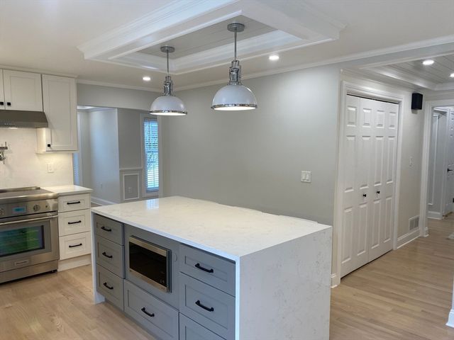 19 Oakland Avenue, Needham, MA 02492