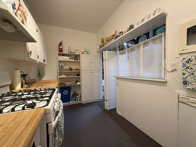 231 WHARF St, Brookings, OR 97415