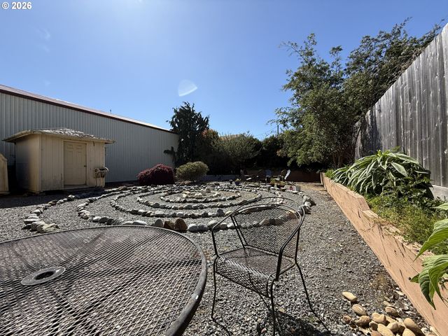 231 WHARF St, Brookings, OR 97415
