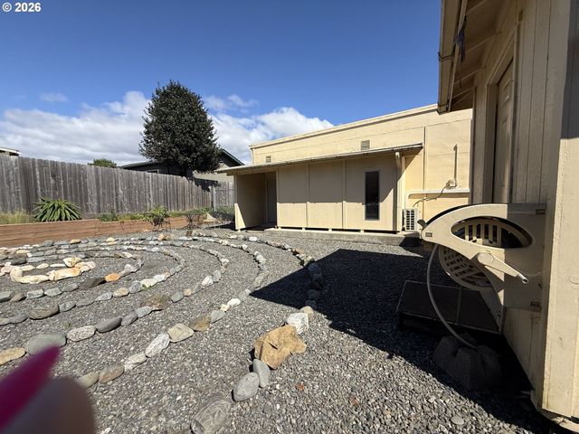 231 WHARF St, Brookings, OR 97415
