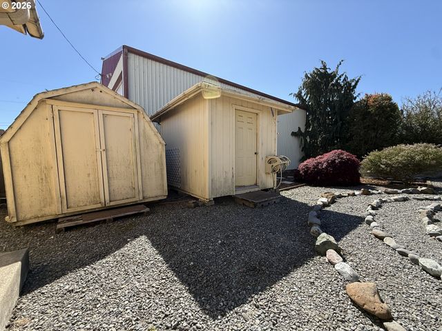 231 WHARF St, Brookings, OR 97415