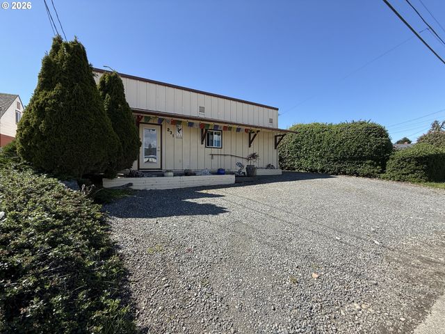 231 WHARF St, Brookings, OR 97415