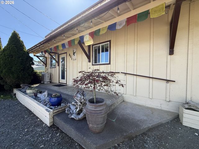 231 WHARF St, Brookings, OR 97415