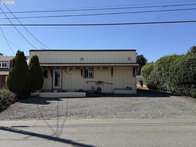 231 WHARF St, Brookings, OR 97415
