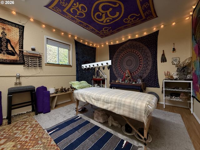 231 WHARF St, Brookings, OR 97415