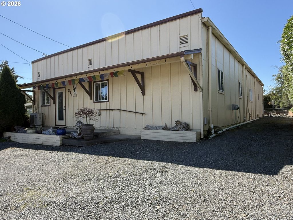 231 WHARF St, Brookings, OR 97415