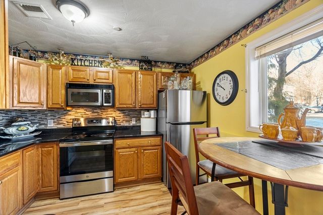 330 Sunderland Rd 80, Worcester, MA 01604