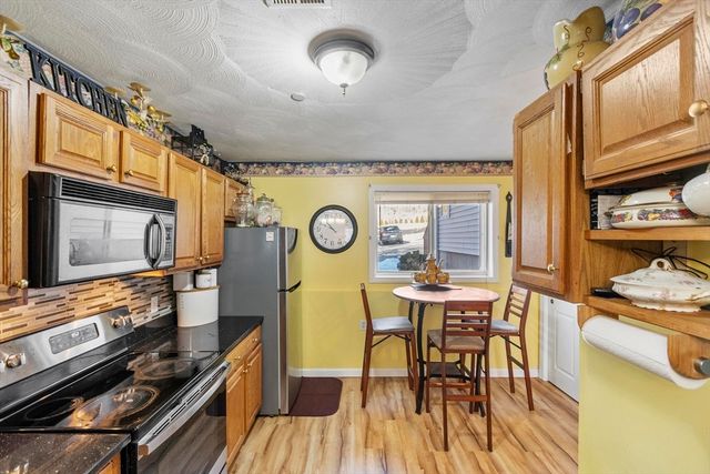 330 Sunderland Rd 80, Worcester, MA 01604