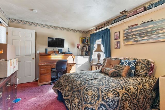 330 Sunderland Rd 80, Worcester, MA 01604