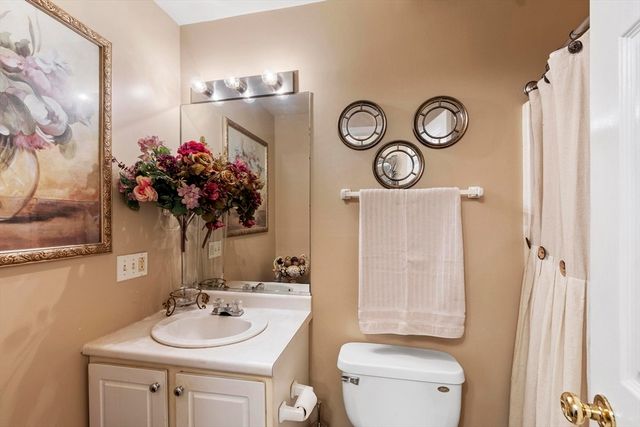 330 Sunderland Rd 80, Worcester, MA 01604