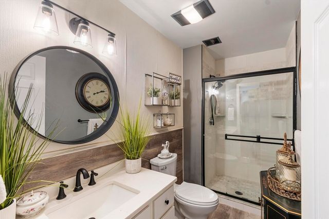 330 Sunderland Rd 80, Worcester, MA 01604