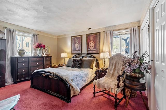 330 Sunderland Rd 80, Worcester, MA 01604