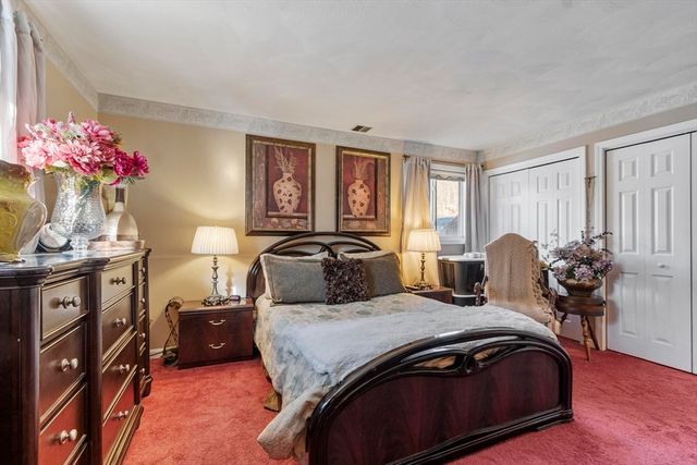 330 Sunderland Rd 80, Worcester, MA 01604