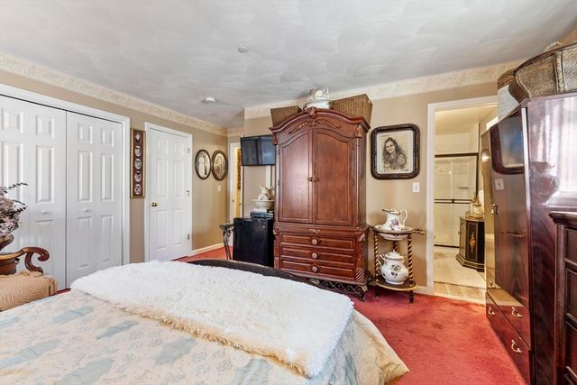 330 Sunderland Rd 80, Worcester, MA 01604