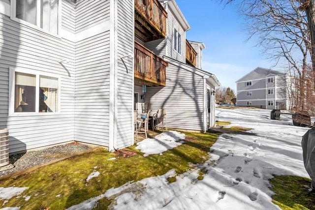 330 Sunderland Rd 80, Worcester, MA 01604