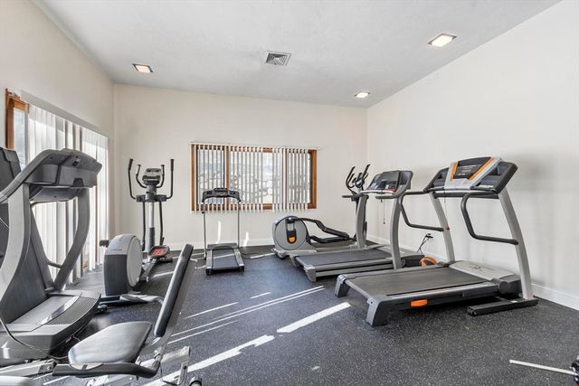 330 Sunderland Rd 80, Worcester, MA 01604