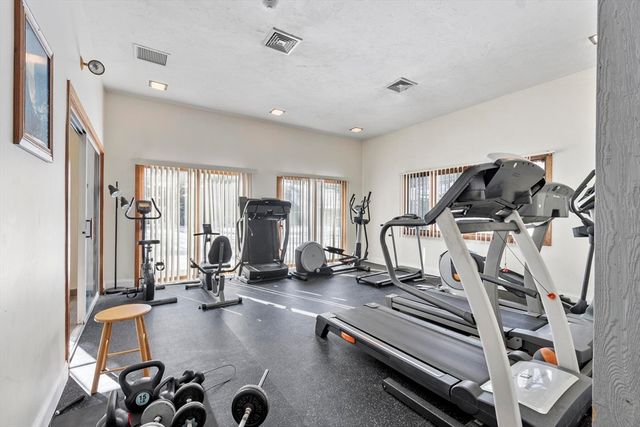 330 Sunderland Rd 80, Worcester, MA 01604