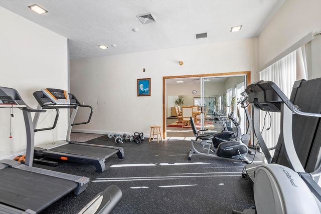 330 Sunderland Rd 80, Worcester, MA 01604