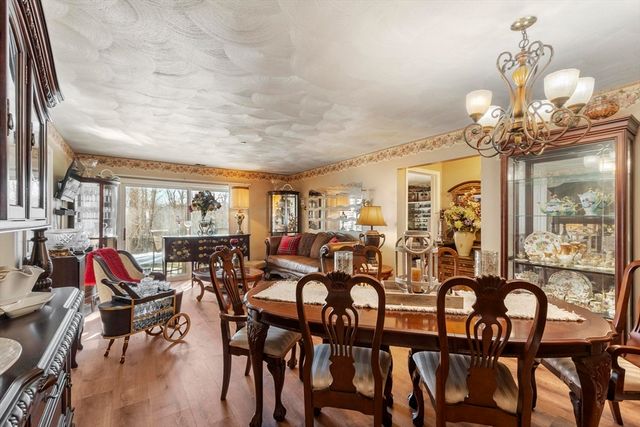 330 Sunderland Rd 80, Worcester, MA 01604