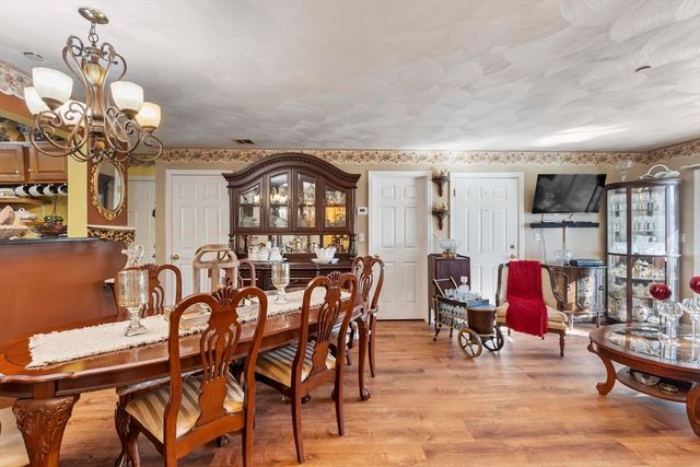 330 Sunderland Rd 80, Worcester, MA 01604