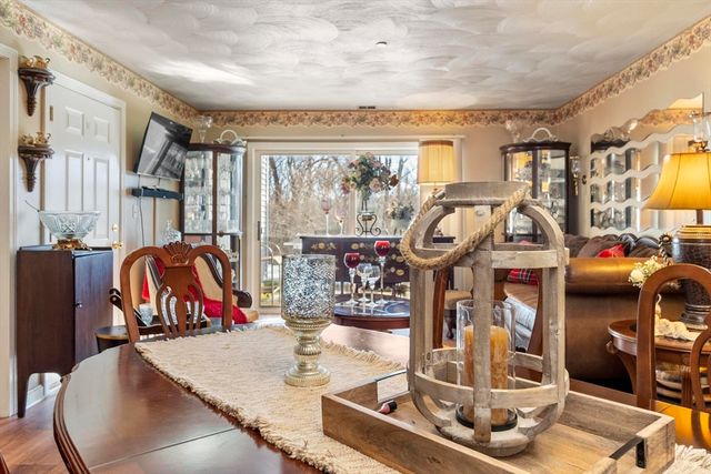 330 Sunderland Rd 80, Worcester, MA 01604