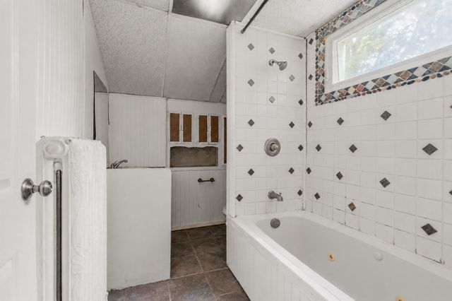 96 Pierce St, New Bedford, MA 02740