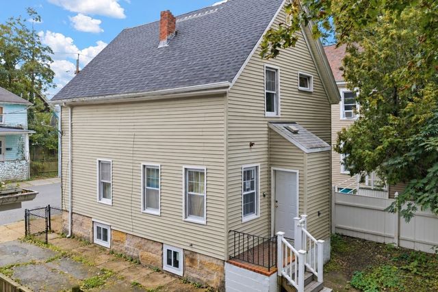 96 Pierce St, New Bedford, MA 02740