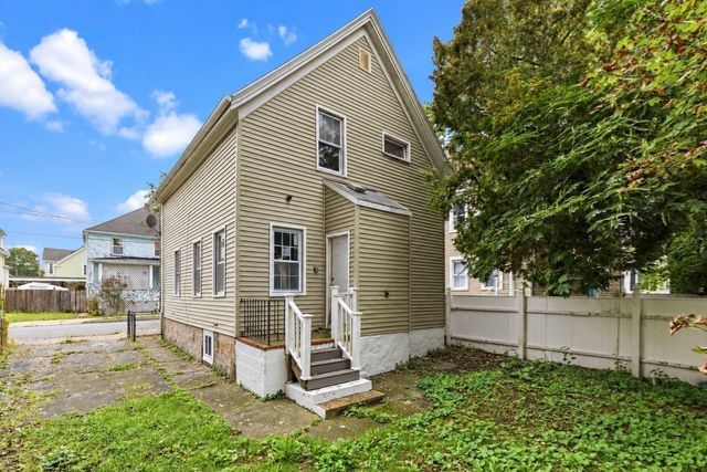 96 Pierce St, New Bedford, MA 02740