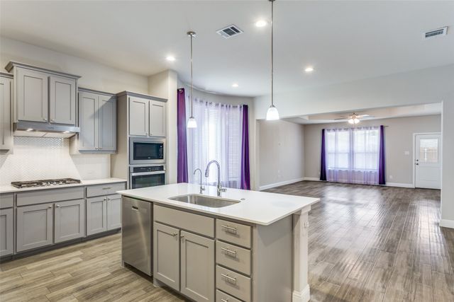 1302 Axis Deer Road, Arlington, TX 76002