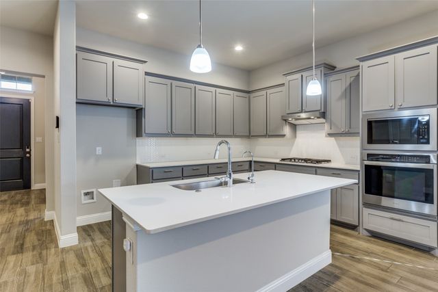 1302 Axis Deer Road, Arlington, TX 76002