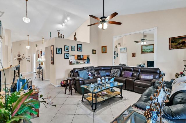 8072 Key West Lane, Boynton Beach, FL 33472